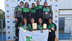 Equipe de natação foi composta por 8 atletas