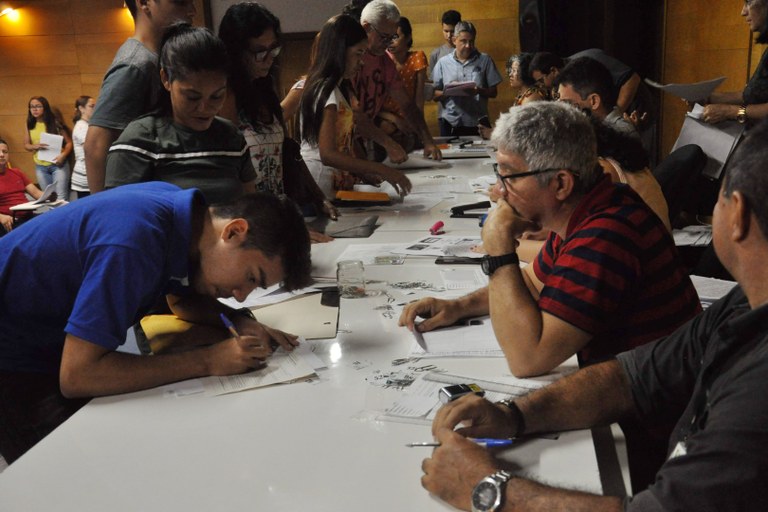 Momento da pré- matrícula do ES no campus.
Imagem feita antes da pandemia.