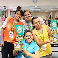 Integração e amizade marcaram o evento, como na premiação do tênis de mesa feminino