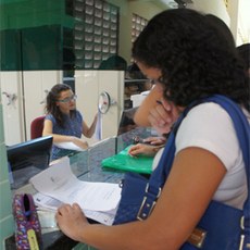 Estudantes efetuam matrículas na CCA