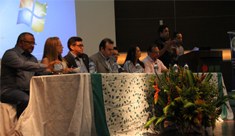 Mesa de abertura do evento.jpg Mesa de abertura do evento.jpg