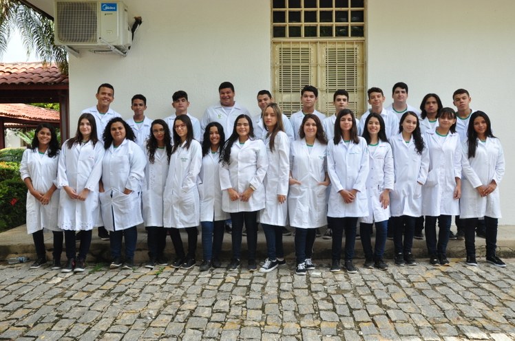 Estudantes do curso técnico integrado em Química