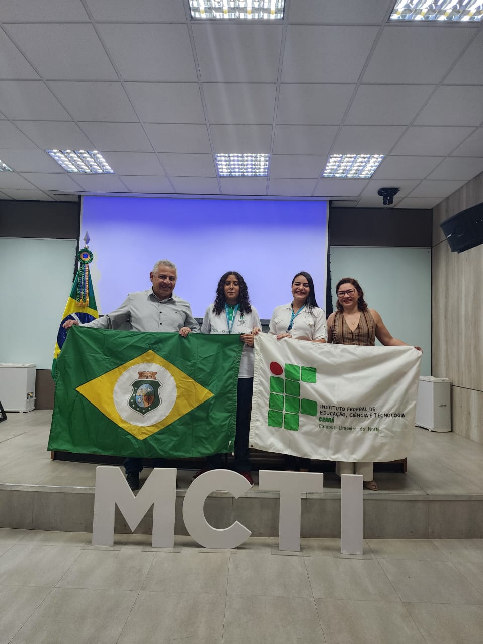 Reitor e Pró-reitora de Pesquisa Reitor e Pró-reitora de Pesquisa