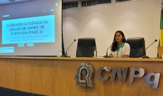 Calyne apresentando a pesquisa junto ao CNPq