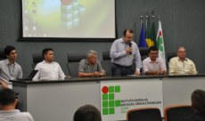 Mesa diretora da audiência pública conduz apresentação e validação de novos cursos para campus de Limoeiro