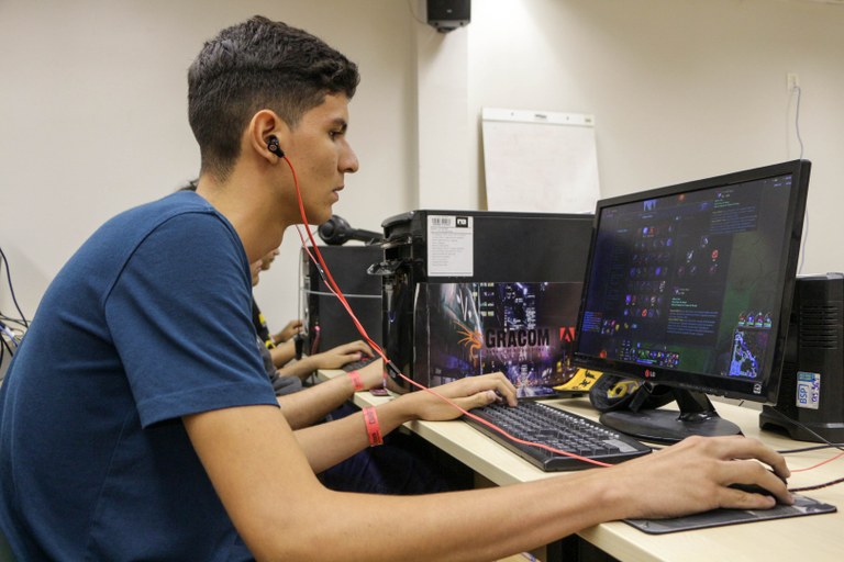 ACON_01DEZ_44 ACON_01DEZ_44