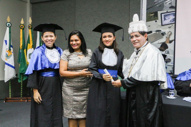 Colação de Grau dos Cursos Superiores 2016.1 Colação de Grau dos Cursos Superiores 2016.1