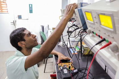 Laboratório de Potência e Controle. 1