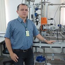 Fábio Timbó, um dos autores do livro, é professor do eixo da indústria do campus de Maracanaú.(Foto: Guilherme Braga)