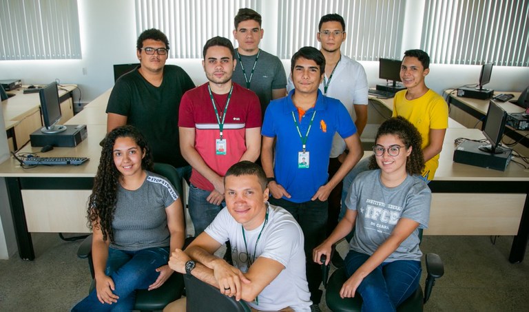 Alunos desenvolvem aplicativos Alunos desenvolvem aplicativos