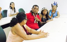 Líderes indígenas apresentam as demandas da comunidade. (Foto: Guilherme Braga)