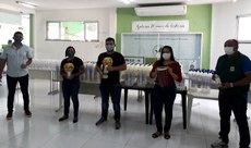 Produtos de higiene/ limpeza e protetores faciais, para profissionais de saúde, foram confeccionados por professores e estudantes para doação à comunidade. Foto: Saulo Rêgo