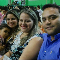 A nova servidora Kamila Feitosa dividindo o momento com a família
