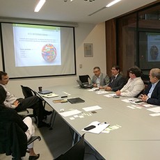 Reitor durante visita à Fundação Fraunhofer Chile Research