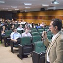 Pró-reitor Tássio Lofti compartilha informações com servidores