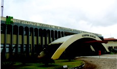 Vista da fachada do campus de Acaraú