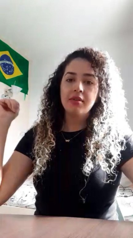 Aluna Karoline Teixeira, do campus Maracanaú, em vídeo direto da França, onde faz intercâmbio acadêmico Aluna Karoline Teixeira, do campus Maracanaú, em vídeo direto da França, onde faz intercâmbio acadêmico