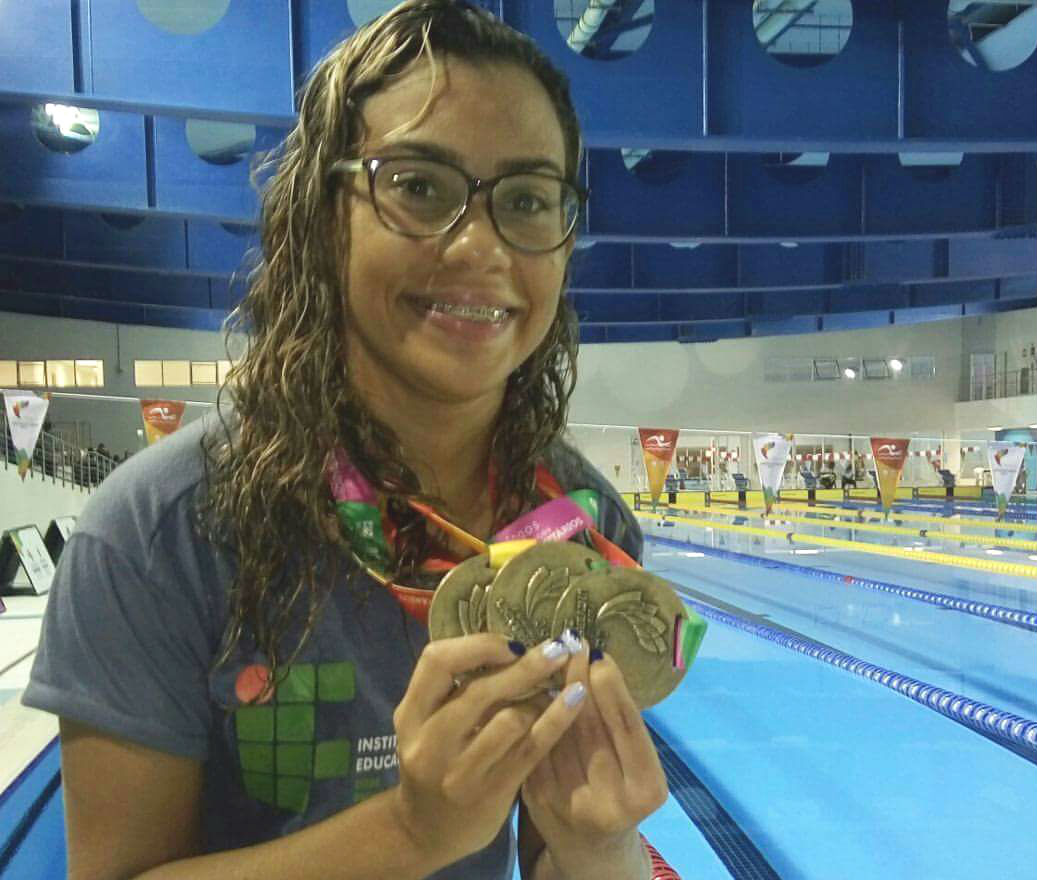 Rayane Magalhães é medalhista de Natação