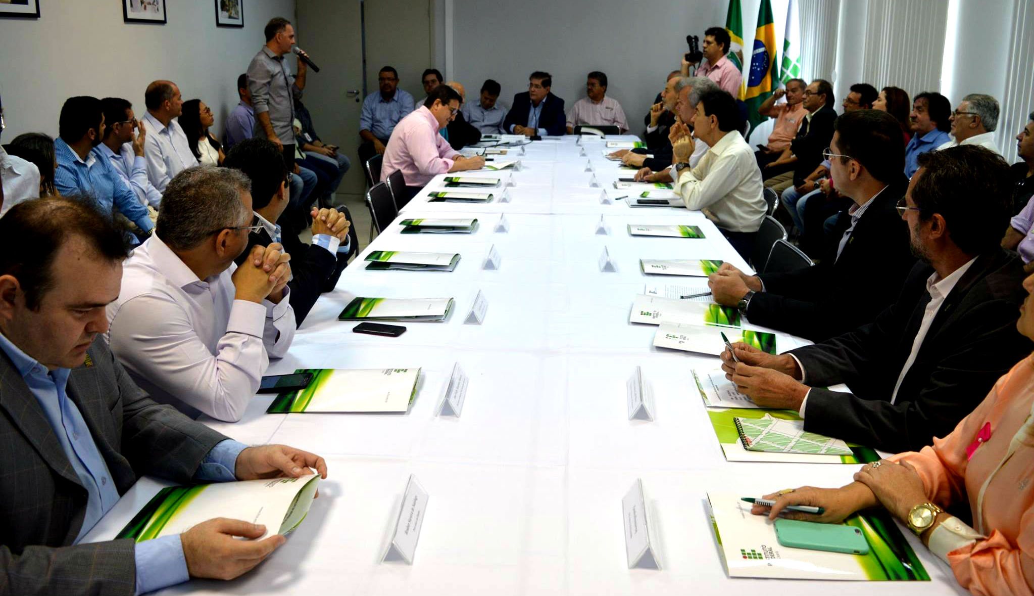 Reunião contou com a presença de gestores do IFCE e de parlamentares