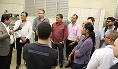 Reitor Virgílio Araripe apresentou laboratórios do IFCE à comitiva da Fiec (Foto: Bruno Leonardo)