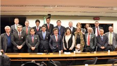Gestores dos IF e deputados durante instalação da Frente Parlamentar em Brasília