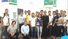 Estudantes de Caucaia visitam stand do IFCE