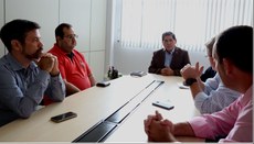 Assinatura do convênio com empresas para assessoramento na área de sistemas embarcados