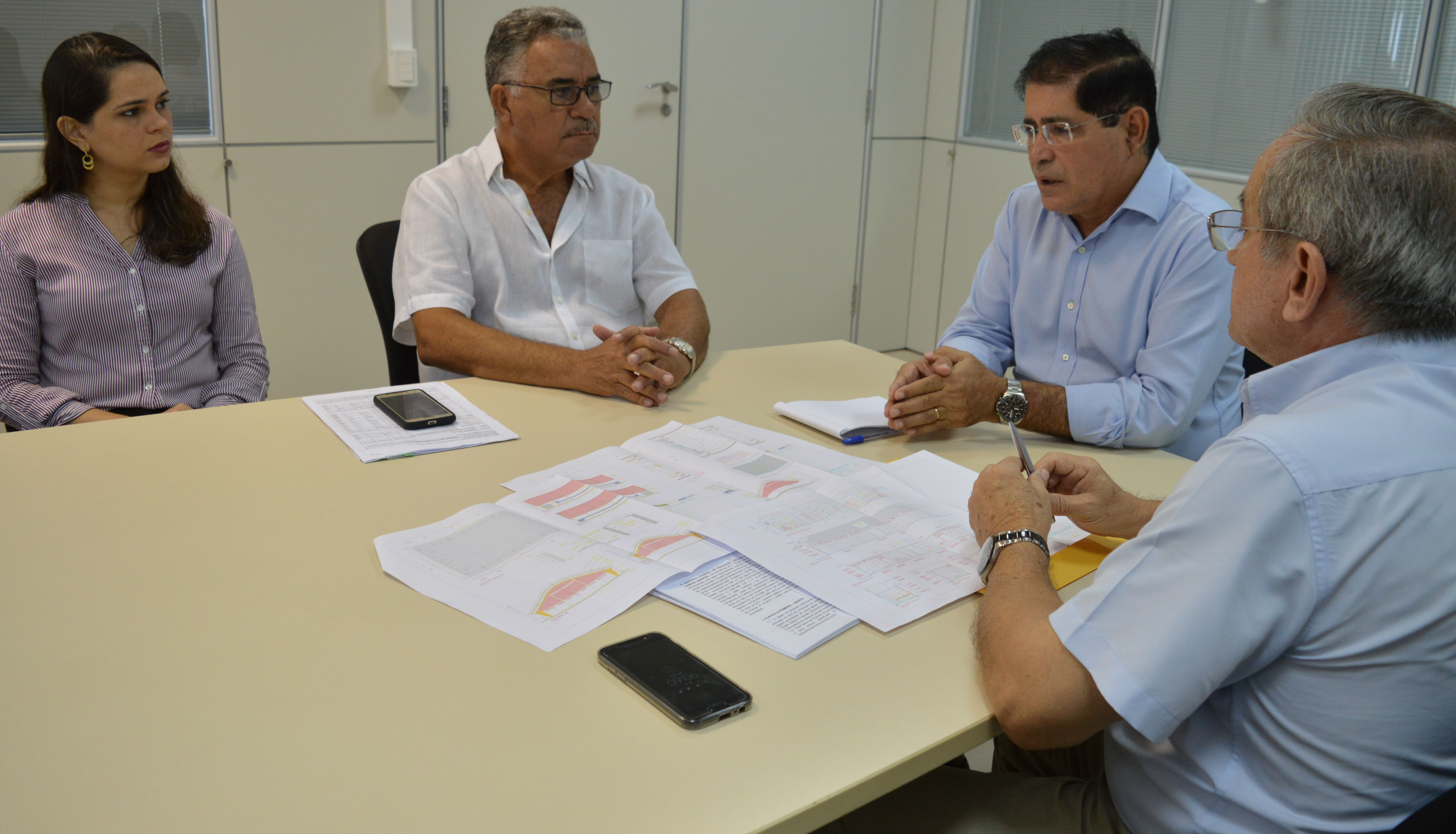 Assinatura do contrato da quadra do campus de Quixadá