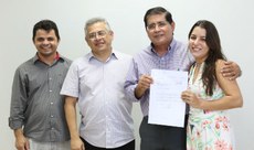 Ofícios foram entregues na tarde desta segunda no auditório da Reitoria