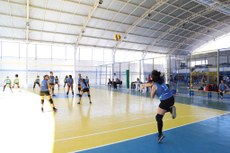 Voleibol teve muita emoção nos JIFCE (Foto: Luciana Gomes)