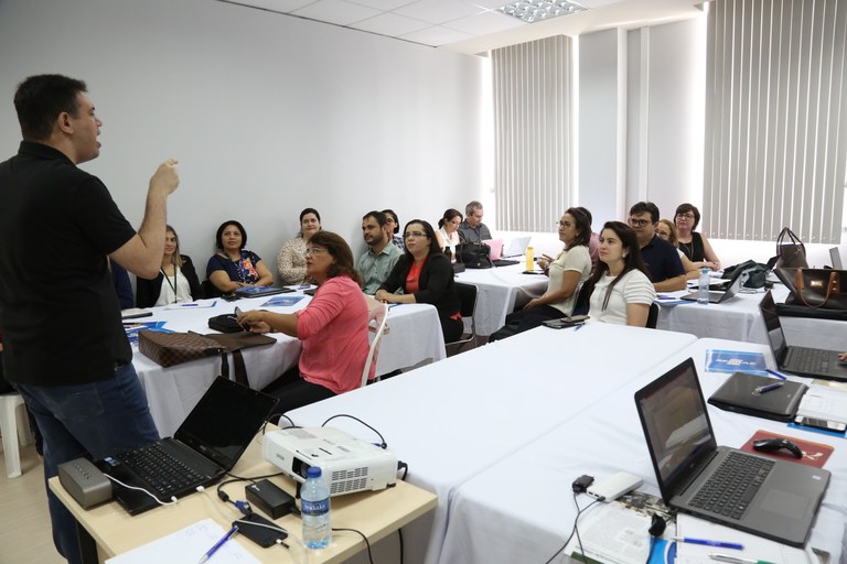 Professores de diversos campi participam do curso ao modelo "sala de aula invertida" (foto: Bruno Leonardo) Professores de diversos campi participam do curso ao modelo "sala de aula invertida" (foto: Bruno Leonardo)