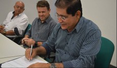 Reitor Virgílio Araripe assina portaria de nomeação do novo diretor do campus do Pecém
