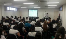 Diretor do IFCE Pecém proferiu palestra sobre cursos do campus (Foto: Comunicação Social)