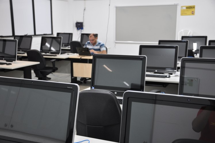 Laboratórios de CAD e Geoprocessamento