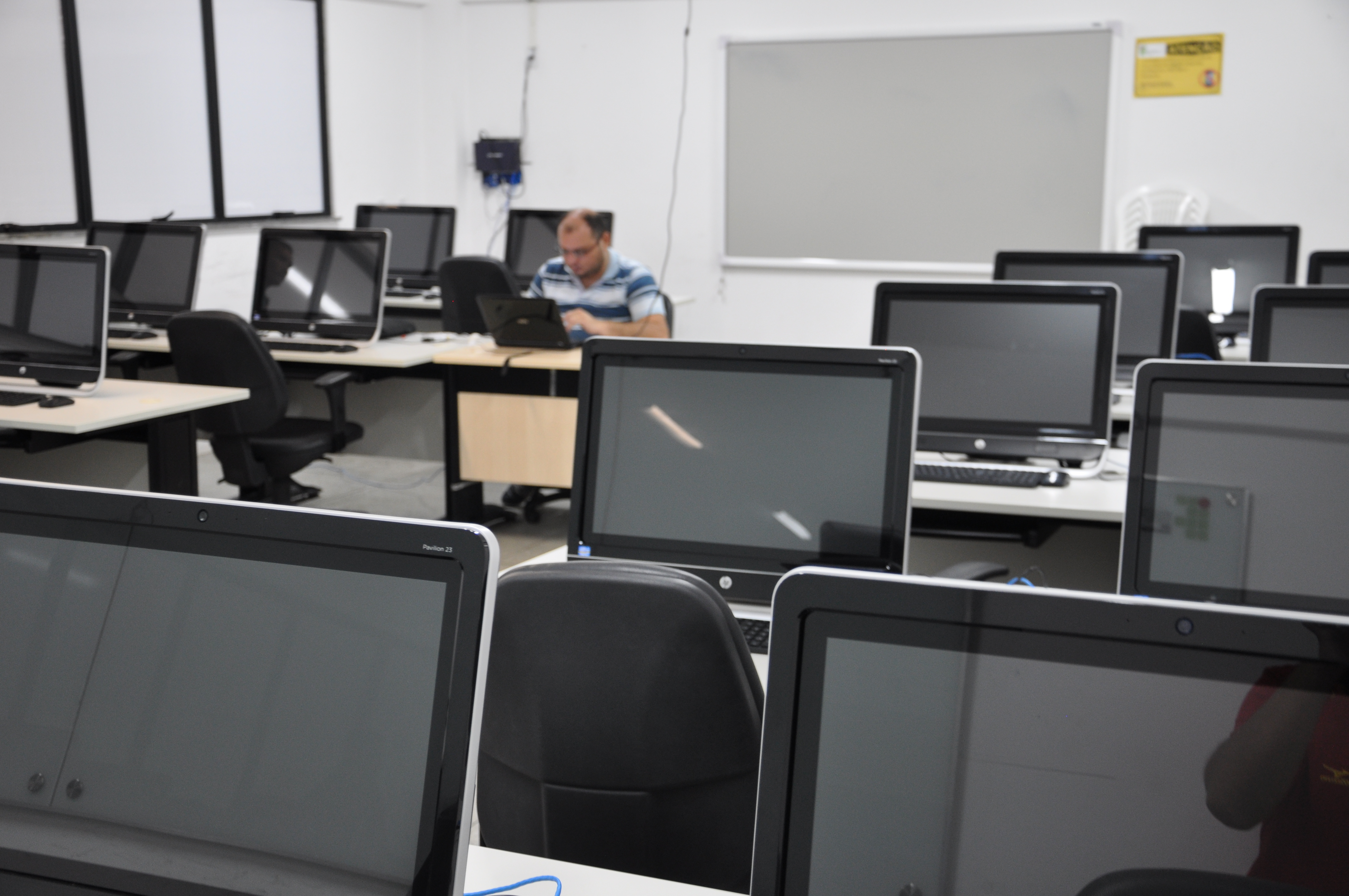 Laboratórios de CAD e Geoprocessamento