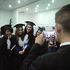 Estudantes celebram a formatura