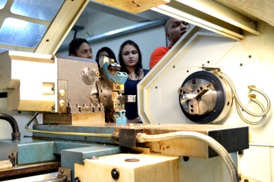 Lab CNC e Robótica2.JPG Lab CNC e Robótica2.JPG