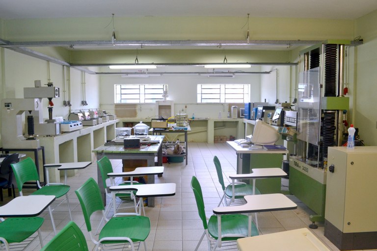 Lab Ensaio de Materiais.jpg