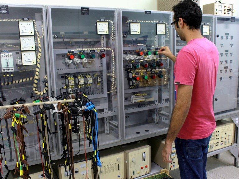 Lab Maquinas Eletricas.JPG