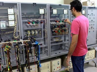 Lab Maquinas Eletricas.JPG Lab Maquinas Eletricas.JPG