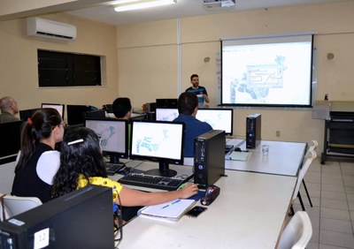 Lab de Geoprocessamento.jpg Lab de Geoprocessamento.jpg