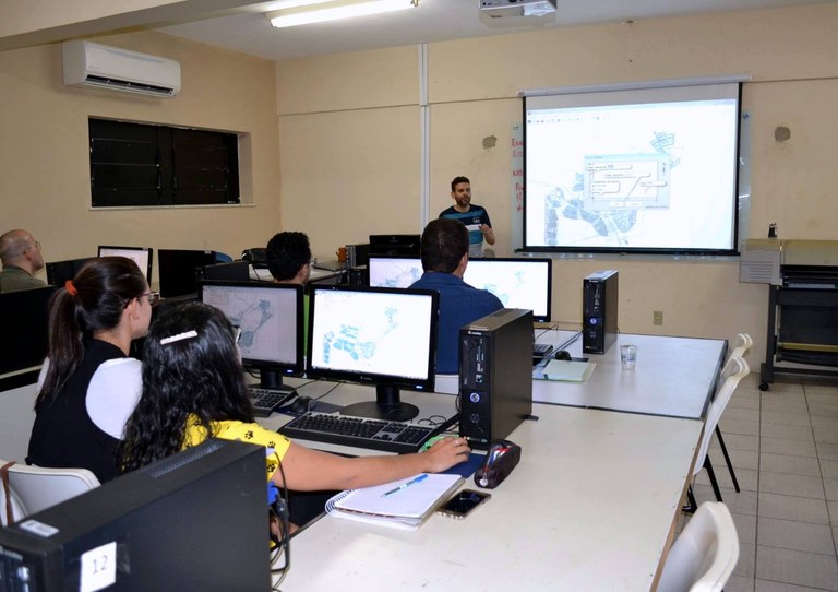 Lab de Geoprocessamento.jpg