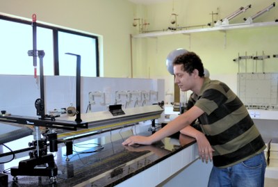 Lab de Física.JPG Lab de Física.JPG