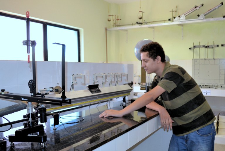 Lab de Física.JPG