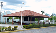 Lanchonete fica no pátio do campus, próximo à entrada