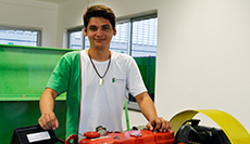 Interessado em aeronaves, John Kelvyn viu no curso de Manutenação Automotiva uma oportunidade para conhecer mais sobre motores.