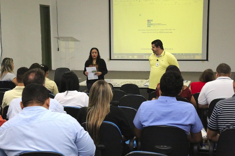 Docentes e servidores Docentes e servidores