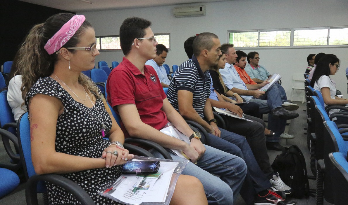 Docentes e servidores