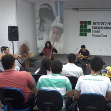 Músico Di Freitas se apresenta com colaboradores