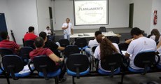Professor Valdriano Ferreira, da Uece, debate sobre planejamento educacional